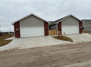 3937 S Bluelake Ct, Wichita, KS 67215
