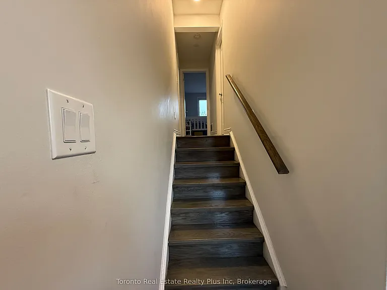 130 Ashurst Cres — Photo 9