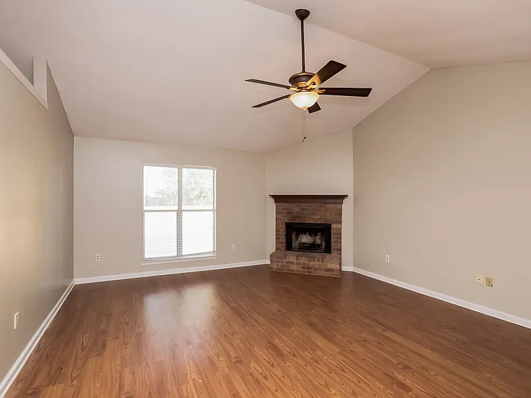 10378 Yates Dr — Photo 3