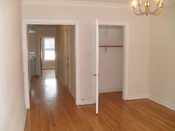 3rd image of 2054 W Estes Ave