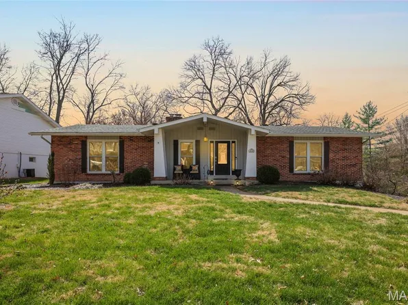 202 Morewood Dr, Ballwin, MO 63011