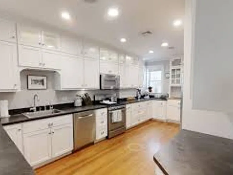5 Strathmore Rd #4 — Photo 3