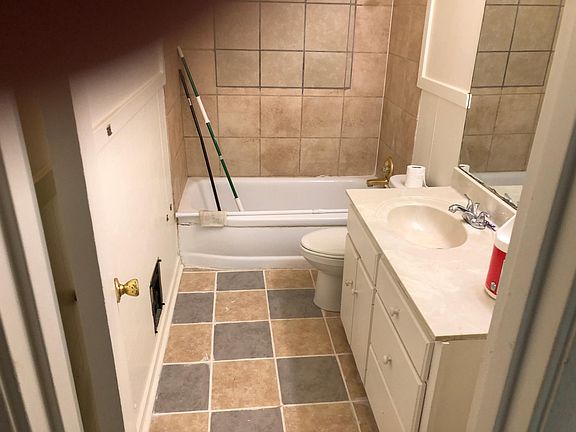 5th image of 1015 Woody Dr