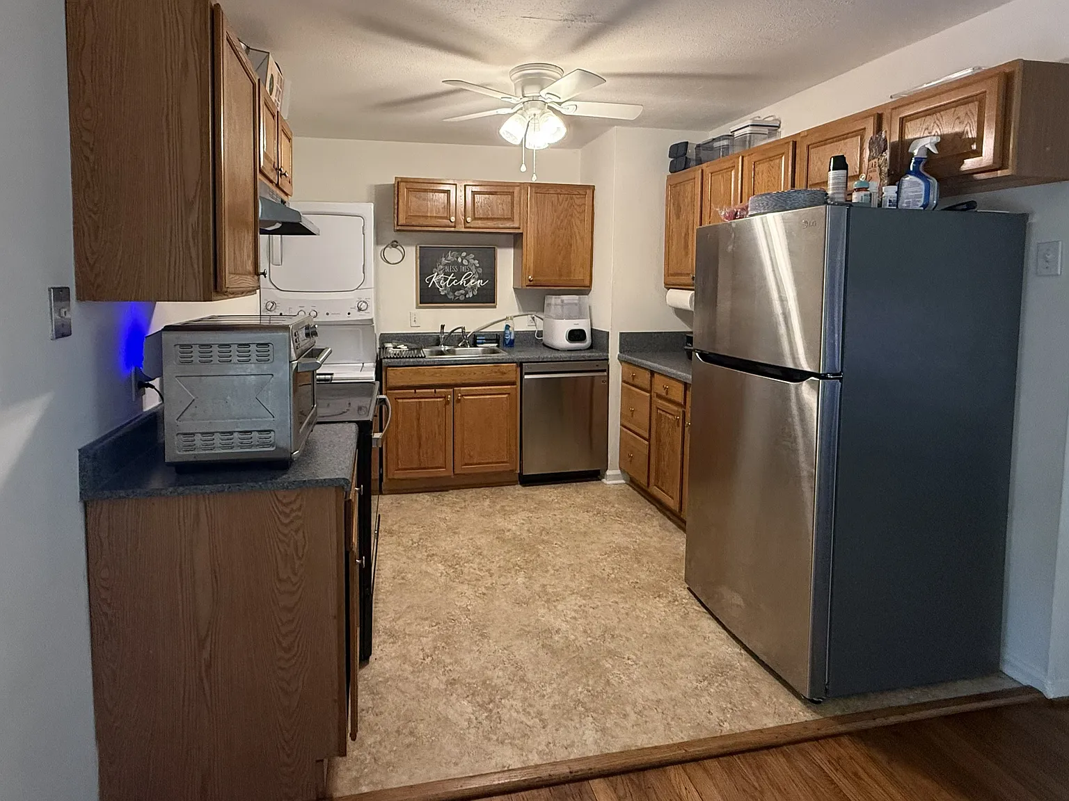 3 bed, 1008 sqft, $1,885 — Photo 4