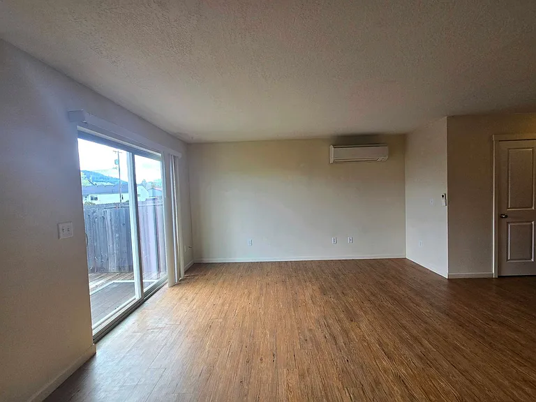 1802 College St #1810 — Photo 13