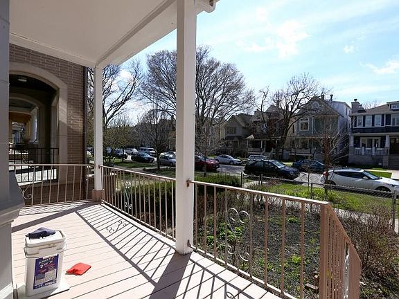 2nd image of 4147 N Hermitage Ave #Gdn