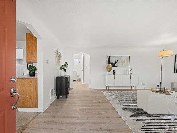2nd image of 1712 W Pioneer Avenue