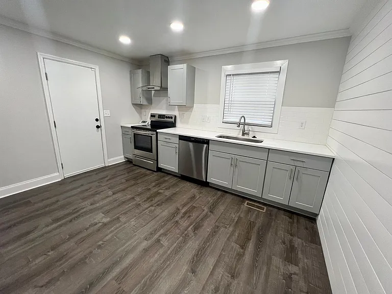 2216 W 6th Ave — Photo 6