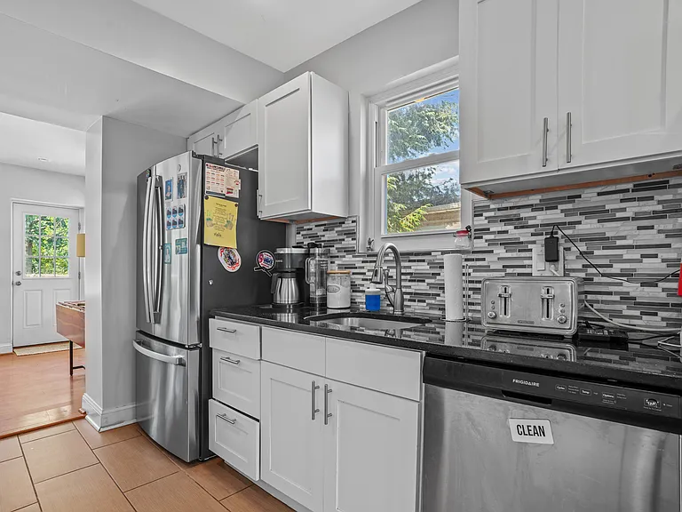 310 Maryland Ave — Photo 12