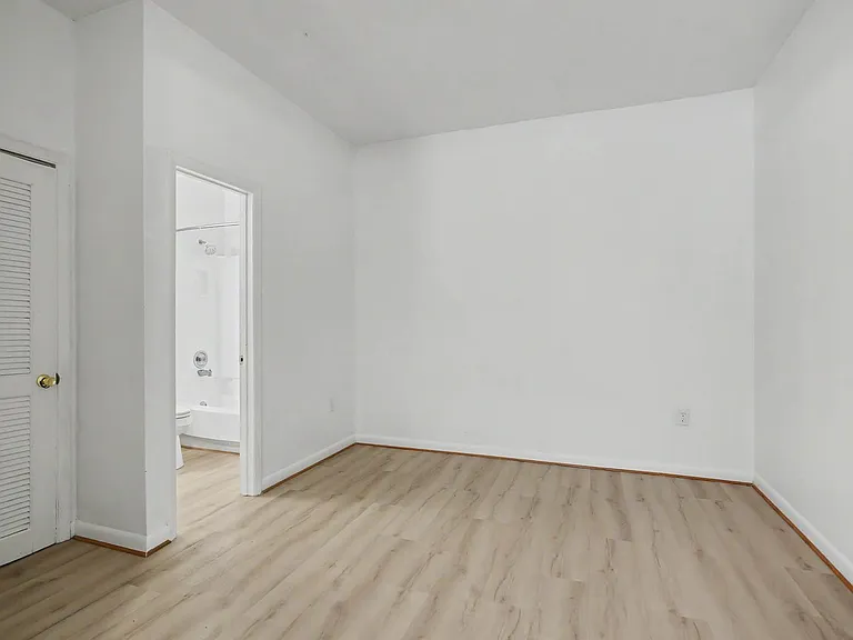 308 Patriot Ln #J — Photo 11