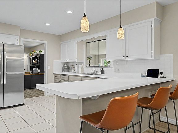 5th image of 53 Alton Cir