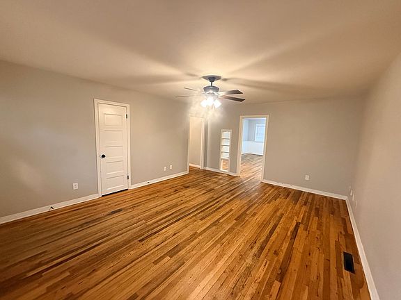 3rd image of 3126 38th St