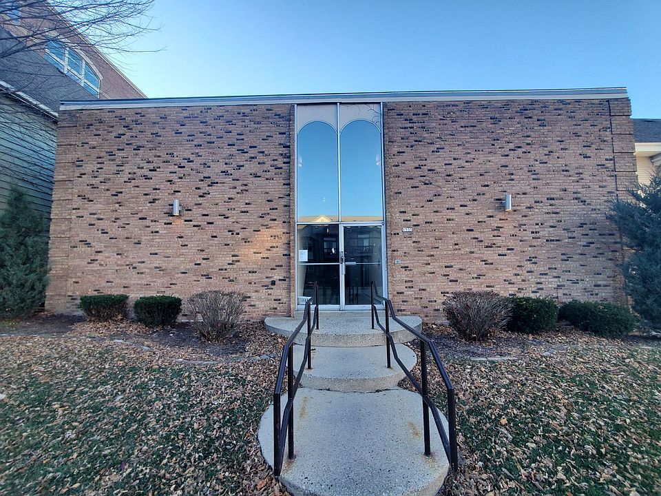 1st image of 1535 N Van Buren St APT 204