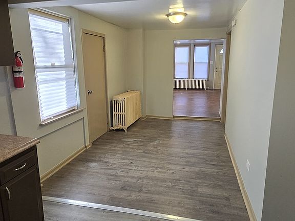 3rd image of 15031 Perry Ave