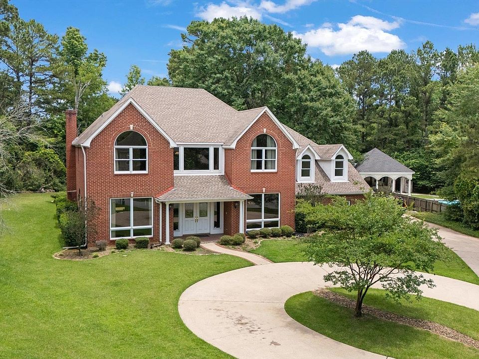 1st image of 221 Hunters Cir