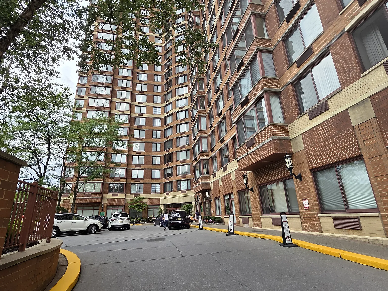 3 bed, 1824 sqft, $5,300 — Photo 1