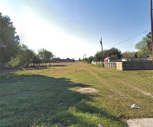 3rd image of 320 Dawson Dr
