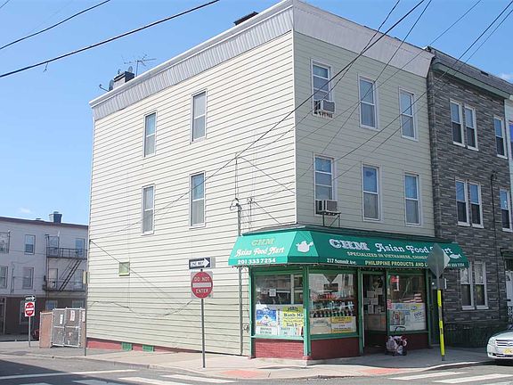 3rd image of 217 Summit Ave