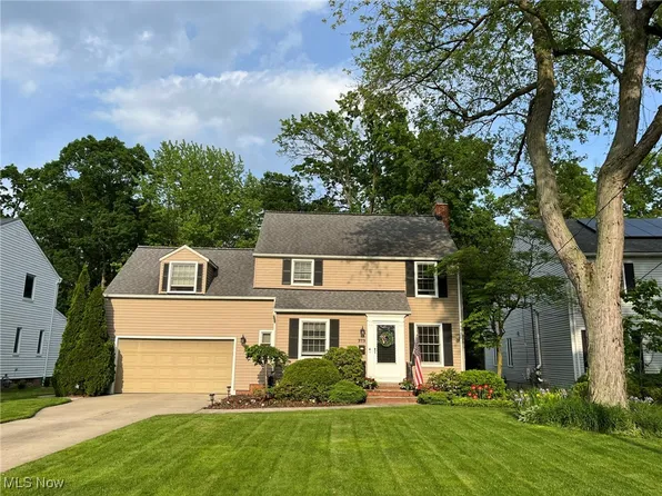 373 Lake Forest Dr, Bay Village, OH 44140