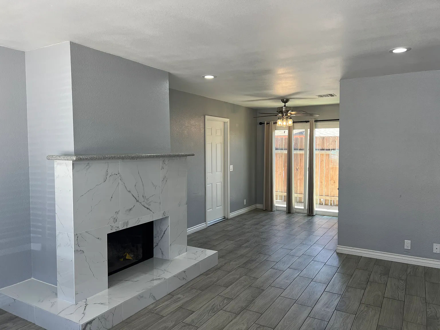 3 bed, 950 sqft, $1,885 — Photo 2