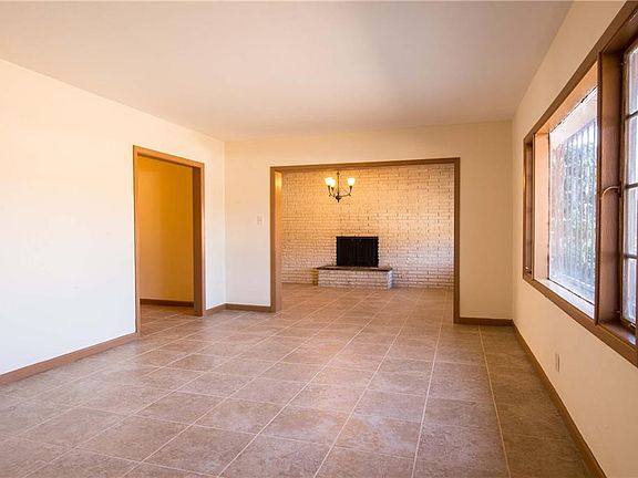 3rd image of 309 Olivia Cir