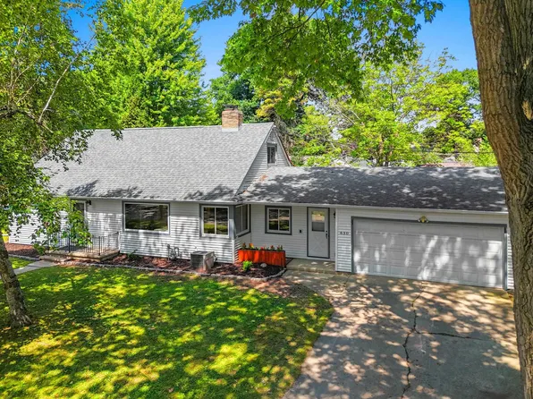 630 W Riverview Dr, Appleton, WI 54915