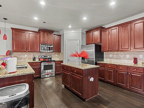 3rd image of 3808 Gage Ct