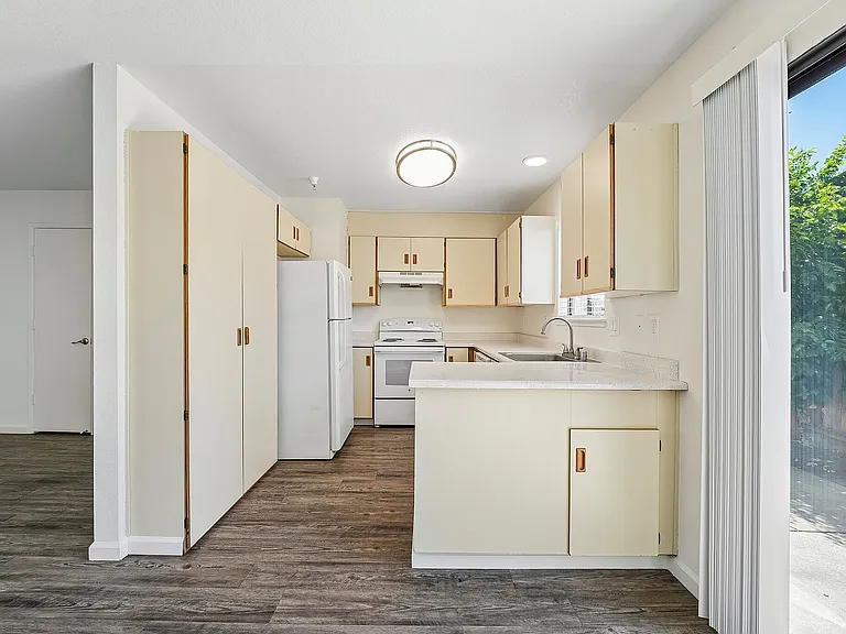 19-web-or-mls-403-425 Junction Ave 109A-S1807-017