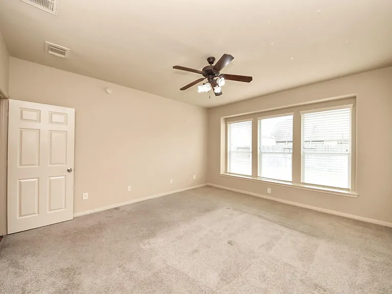 4 Palmdale Ln — Photo 36