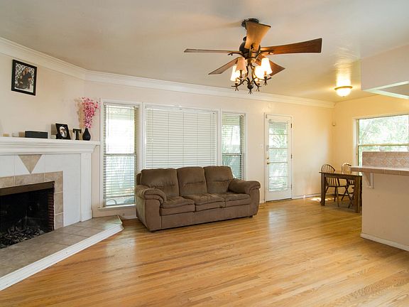 2nd image of 2909 Parkside Pl