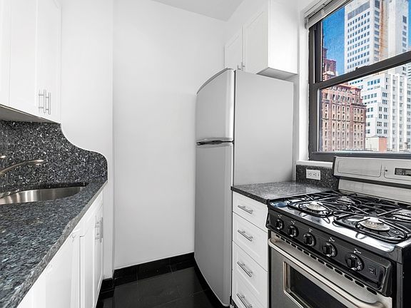 4th image of 30 E 37th St APT 9G