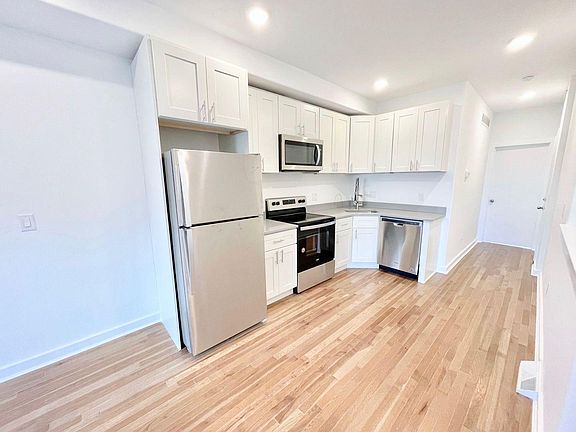 3rd image of 2153 N Franklin St #E1