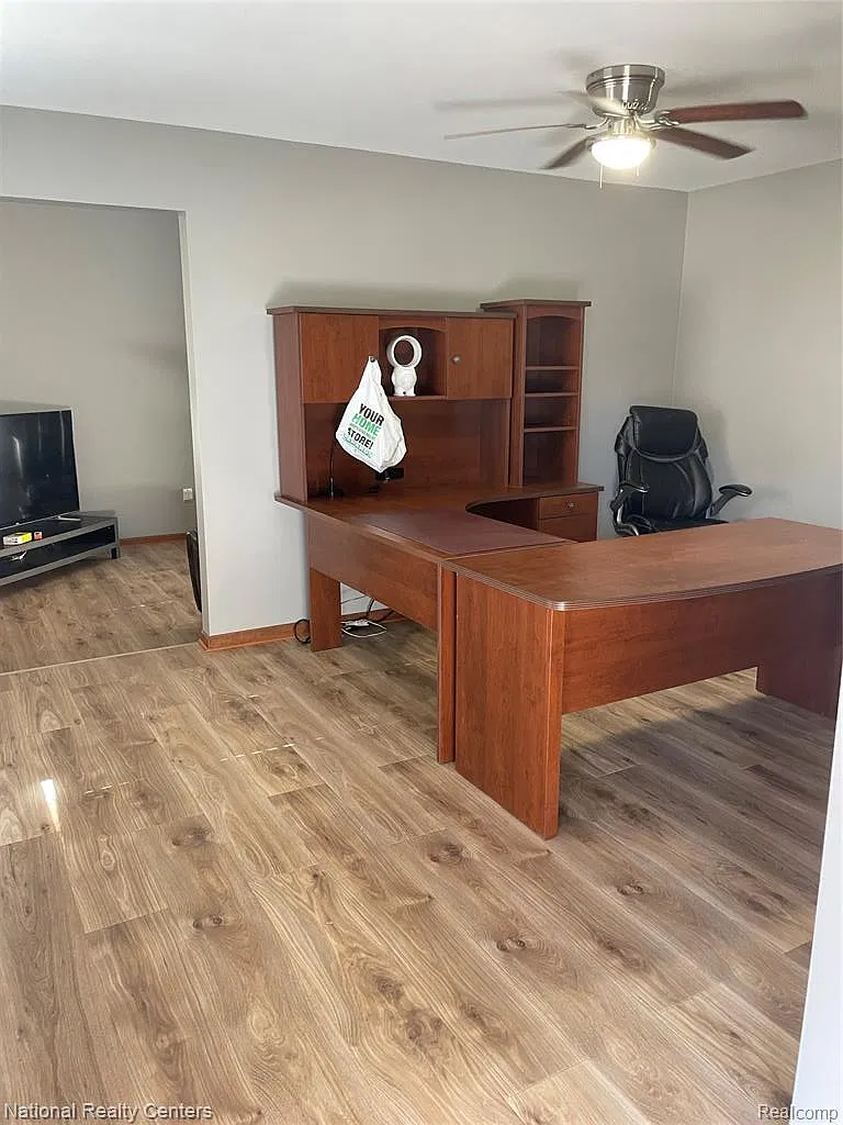3 bed, 2.5 bath, 2713 sqft, $2,700 — Photo 3