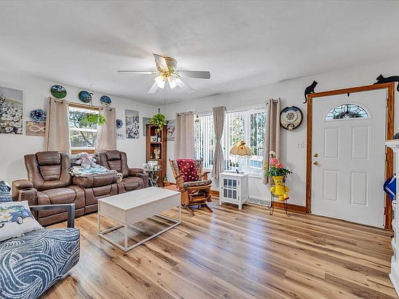 4th image of 4760 Peach Tree Dr NW