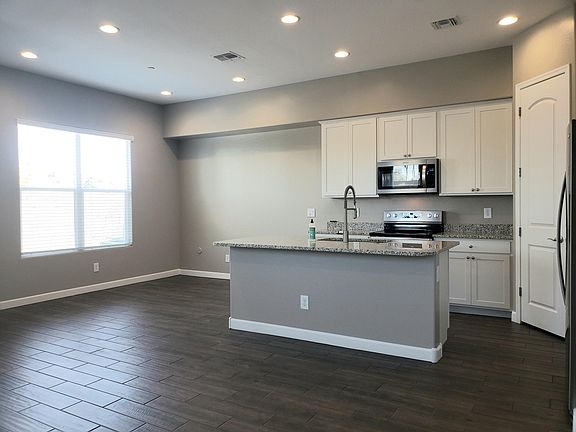 KITCHEN & DINING AREA