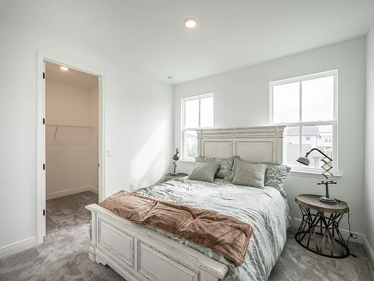 10132 Peebles St — Photo 49