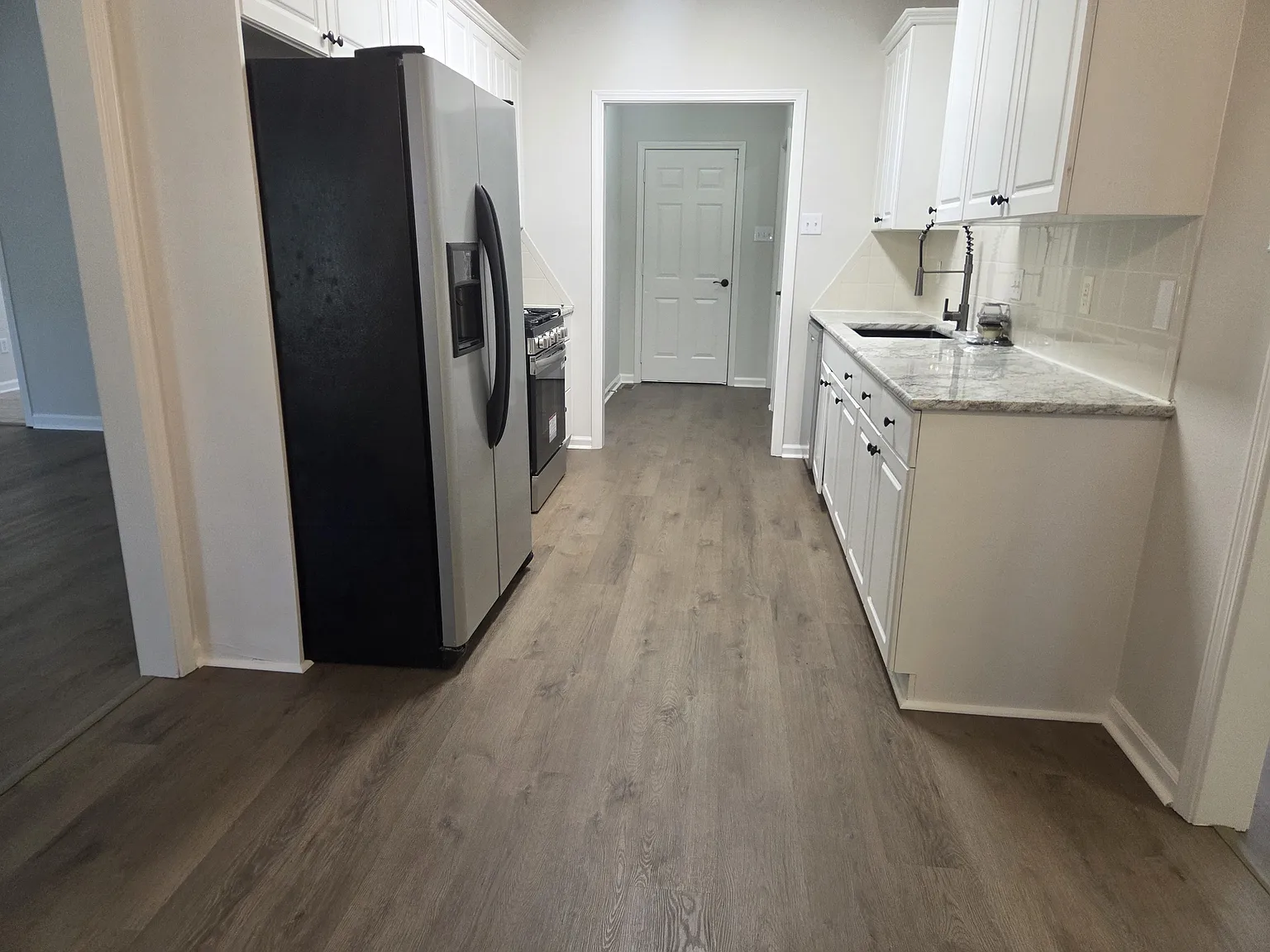 3 bed, 1760 sqft, $2,100 — Photo 2