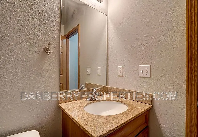 1127 N Byrne Rd #1 — Photo 31