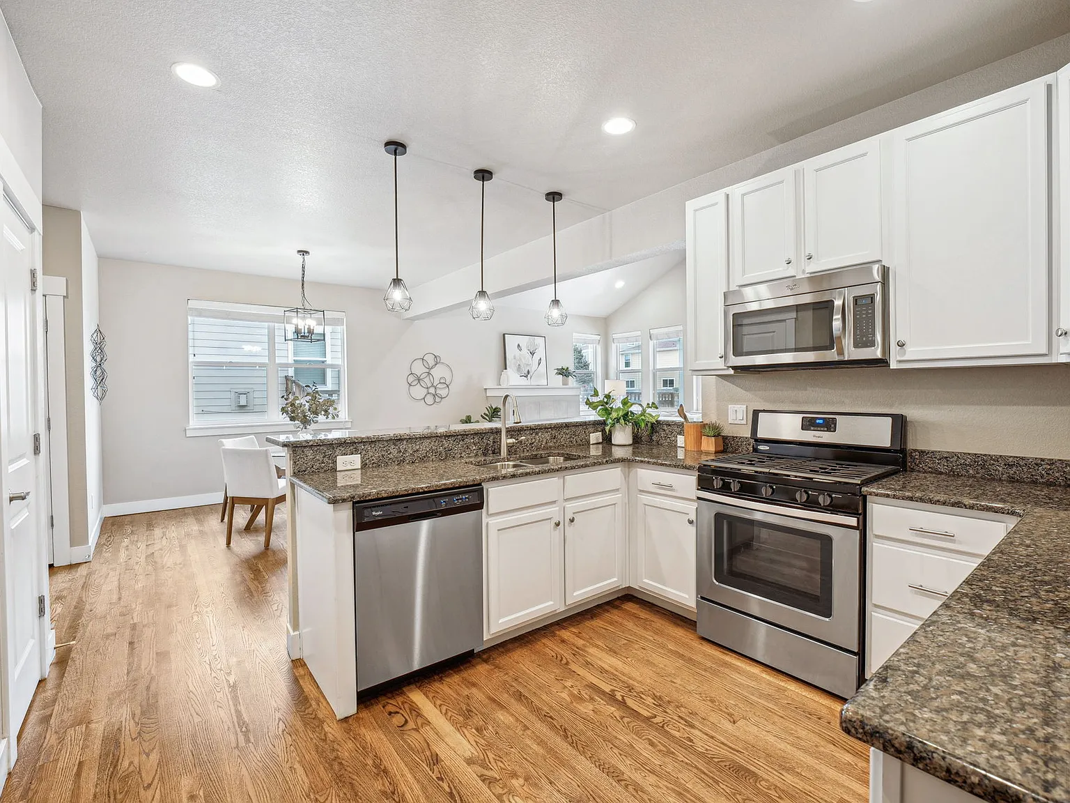 Stanford Townhomes — Photo 2