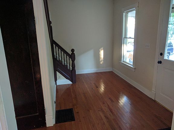 4th image of 19 Lockwood St