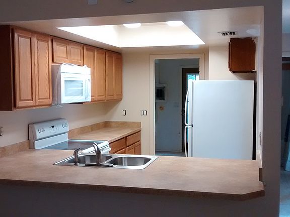 3rd image of 122 W Perry Ln