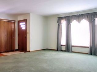 1614 E River Rd, Montgomery, IL 60538