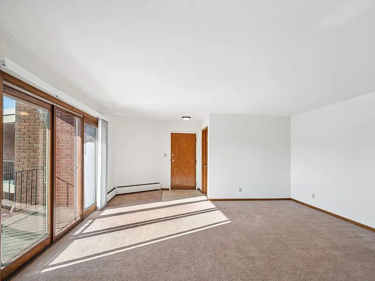 Rose Mall Apartments — Photo 25