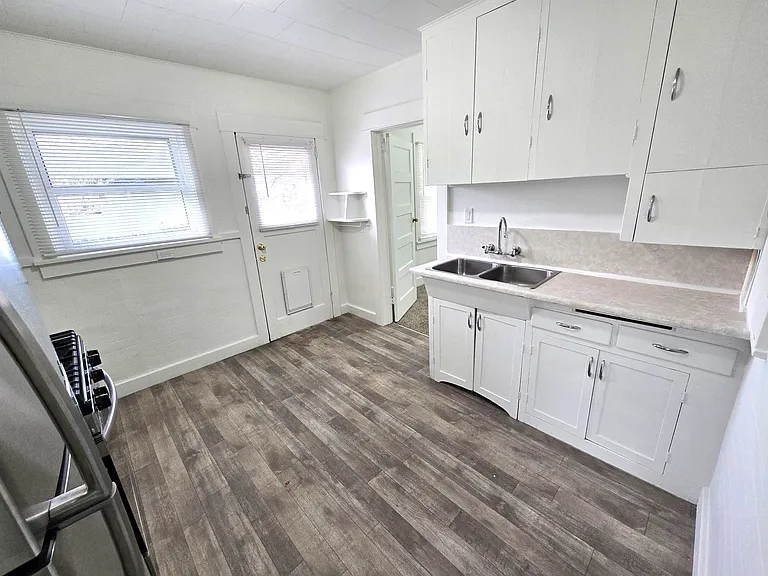 1127 Buena Vista Ave — Photo 4