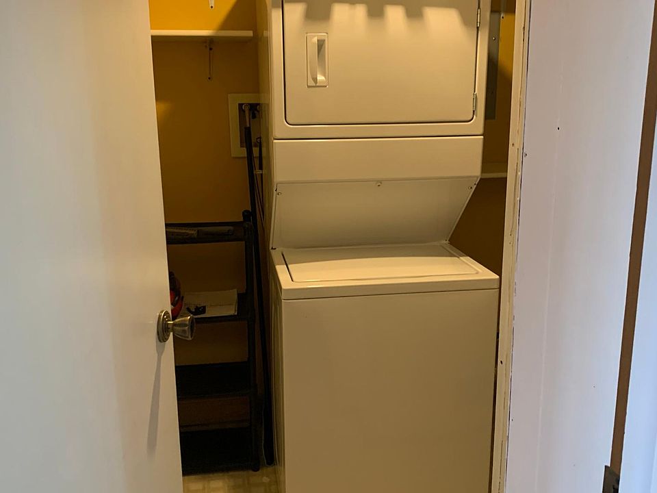 Stackable washer/dryer
