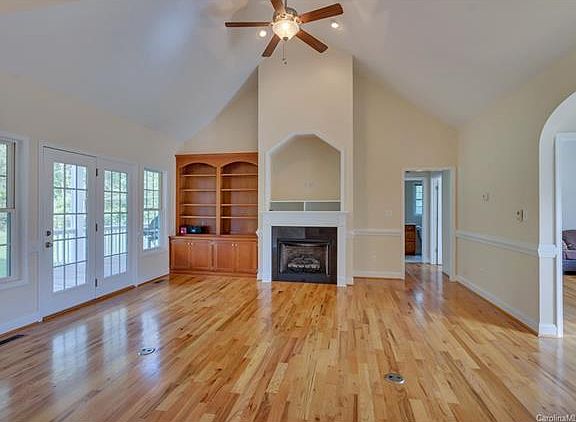 3rd image of 456 Brookfield Dr