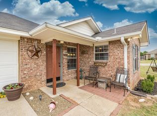 1102 E Park Dr, Lindale, TX 75771