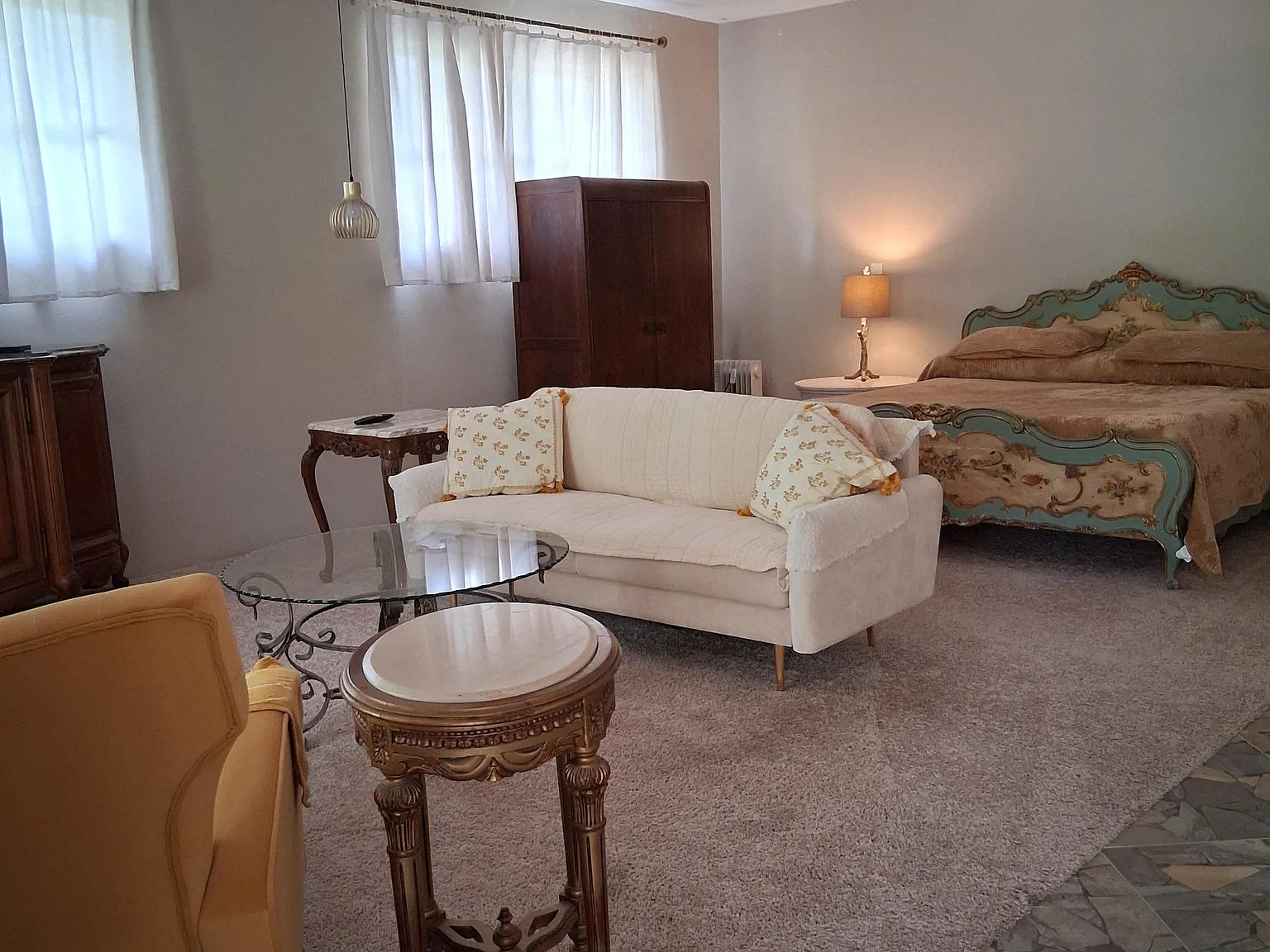 Studio, 700 sqft, $1,300 — Photo 2