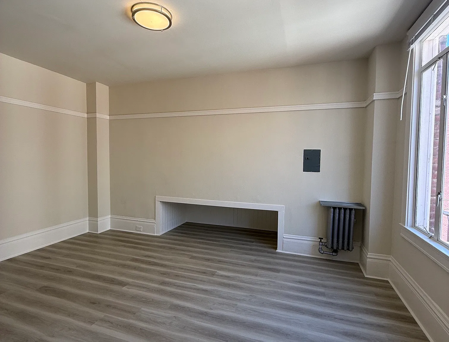 Top-Floor Tenderloin Studio | Water & Trash Included — Photo 3