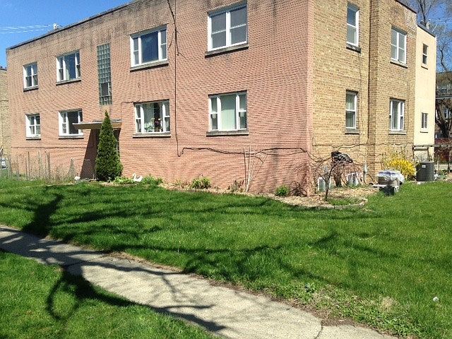 1st image of 2437 W Balmoral Ave #2S